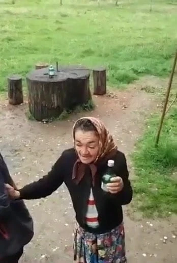 Matusa Marica umbla dupa pula