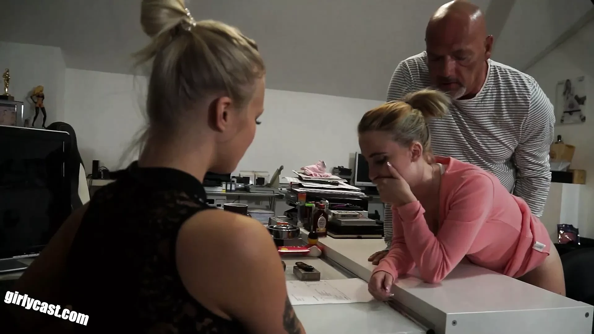 Lia & Kathi – The fucking job interview!