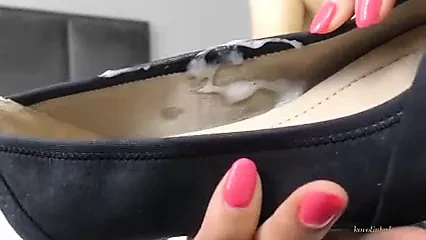 foot smelling & handjob